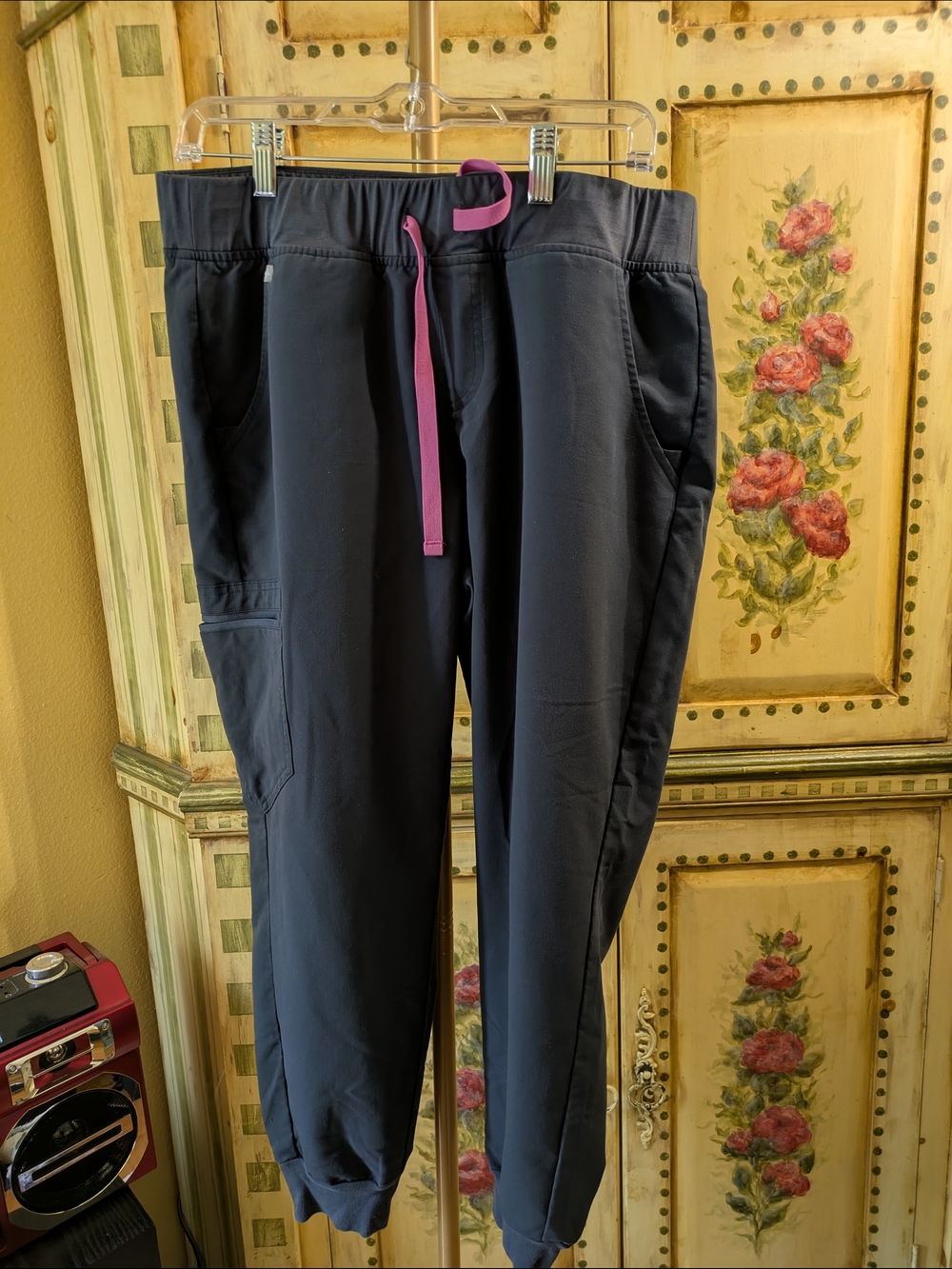 Figs Men's Gray Scrub Pants with Pink Drawstring Sz L/P